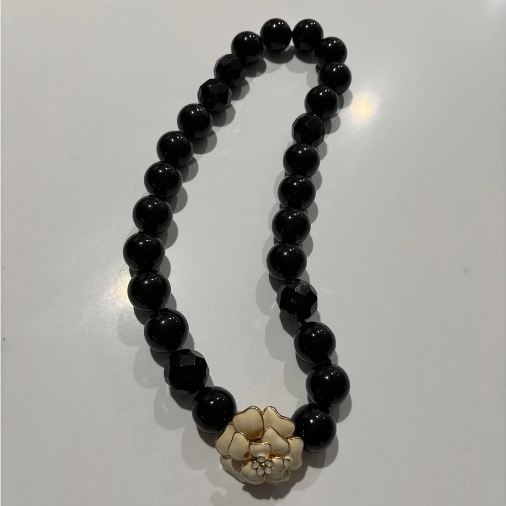 Stella and Dot Vintage Elegant Black Beaded Necklace with Cream Flower - - Picture 1 of 2